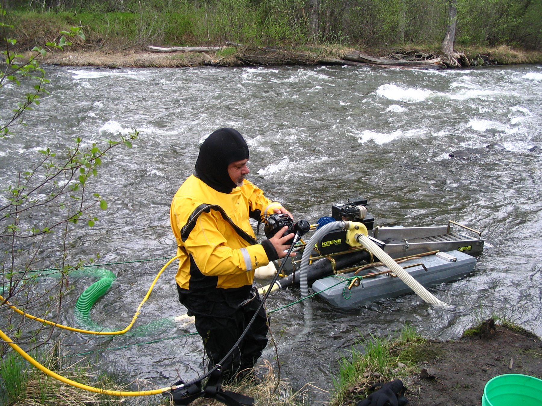 070528 Joe Fixing to Submerge