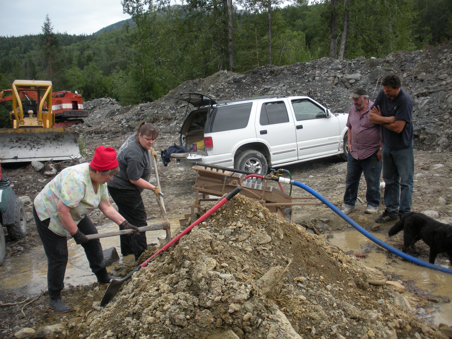 090808 Deb and Diane Digging